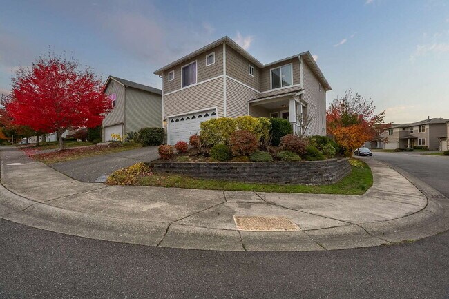Building Photo - ** NO SHOWINGS, WE ALREADY HAVE AN APPLICA...