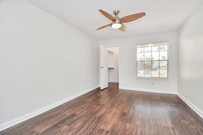 Building Photo - 7400 Bellerive Dr