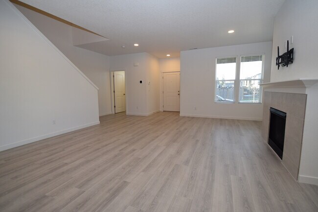 Building Photo - 1400 S 29th Blvd