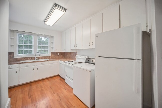 Building Photo - 2bedroom 1 bath
