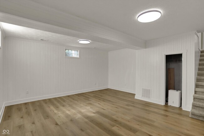 Building Photo - 3037 Golfview Dr