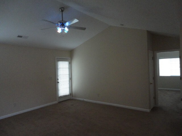 Building Photo - 5701 Hidden Lake Dr