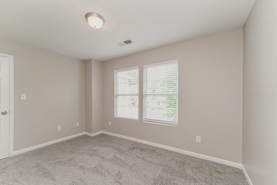 Building Photo - 5512 Twin Brook Dr