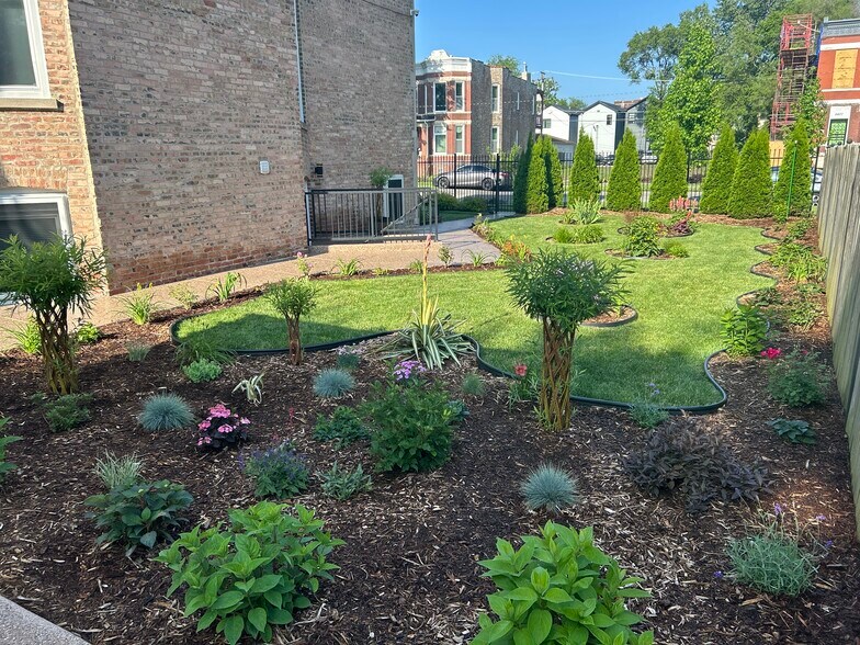 Garden - 6420 S Saint Lawrence Ave