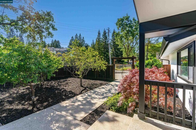 Building Photo - 2424 San Miguel Dr