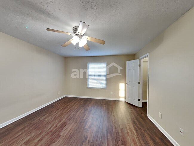 Building Photo - 10204 Meadow Glen Dr