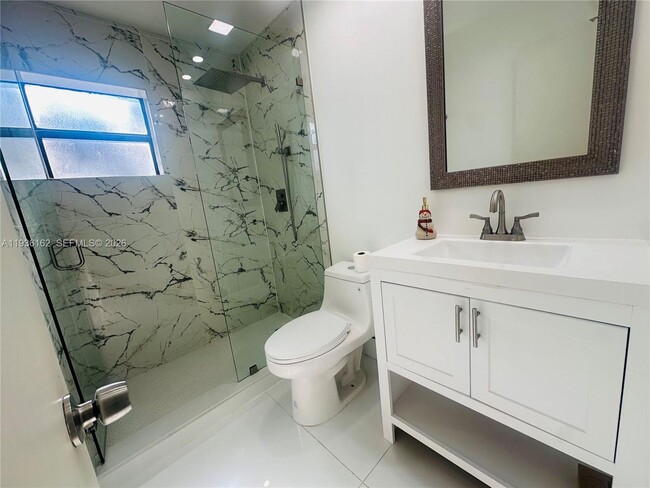 Building Photo - 3815 NW 35th St