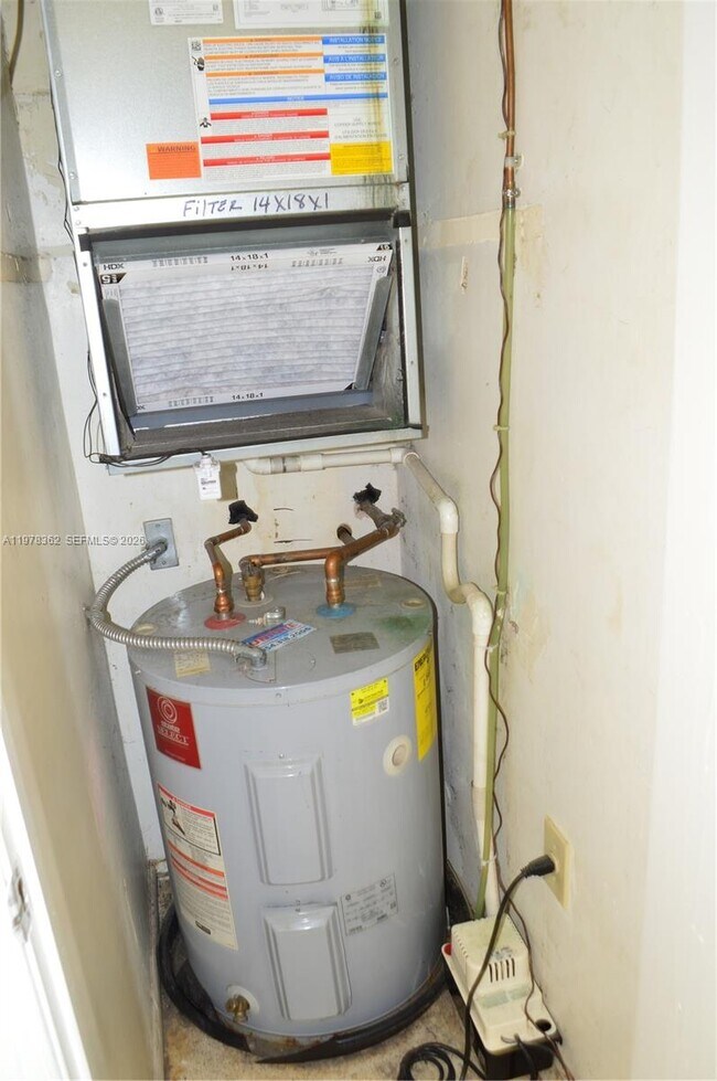 Building Photo - 701 SW 15th Ave