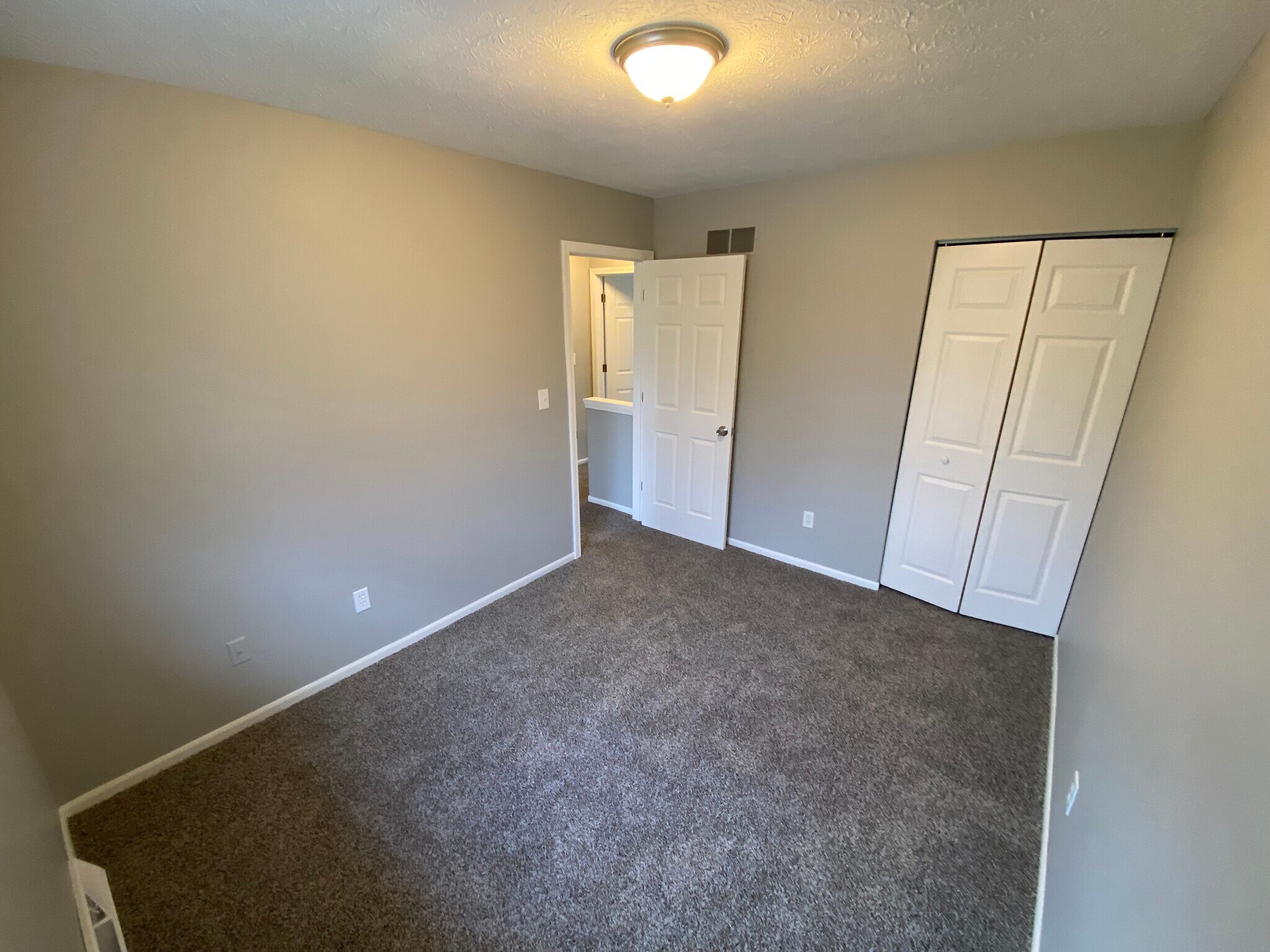 Bed 2 - 6036 Applecrest Ct