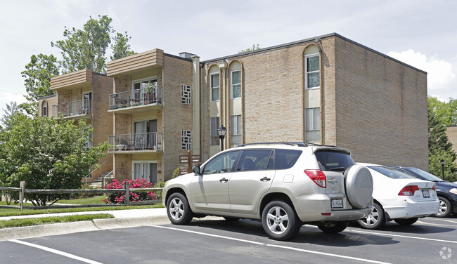 Building Photo - Walnut Grove Condominium