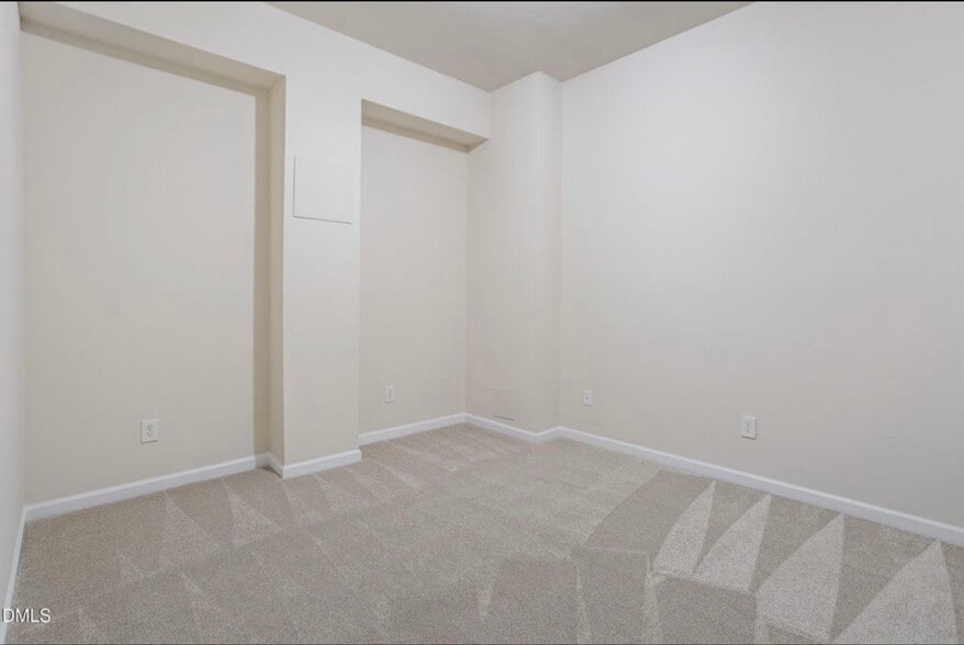Building Photo - 305 Anterbury Dr
