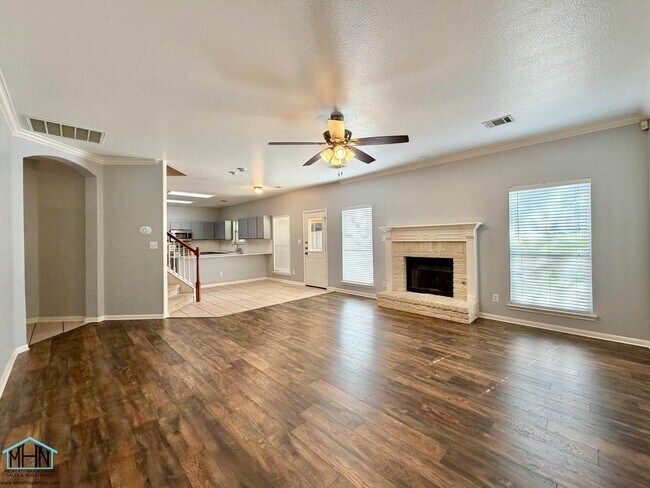 Building Photo - 518 Willow Grove Dr