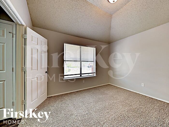 Building Photo - 936 Bluffview Dr