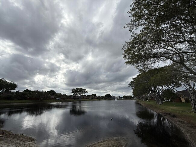 Building Photo - 1021 Springdale Cir