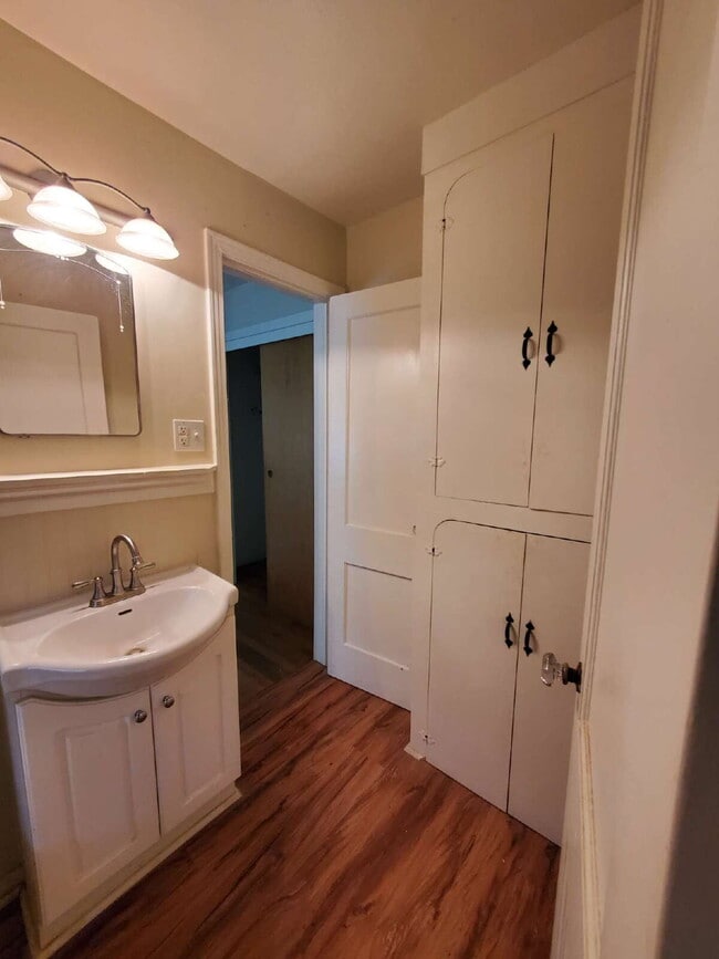 Building Photo - "Charming Cresson Retreat: Cozy 2-Bed Home...