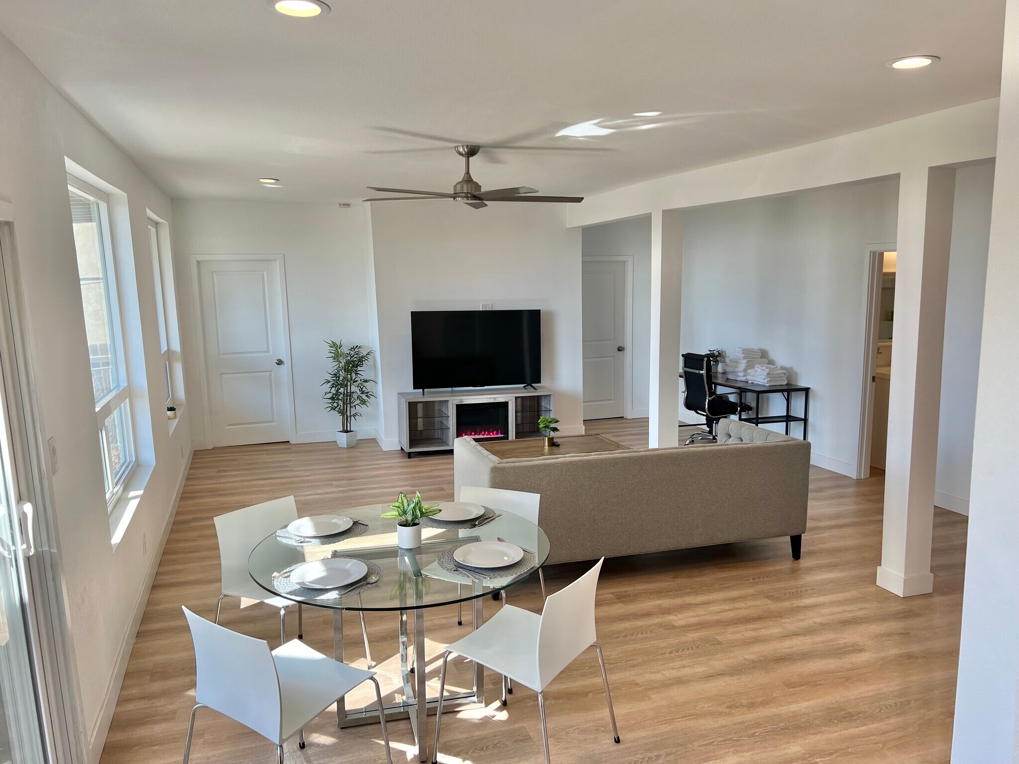 Building Photo - 1053 De Garmo Dr