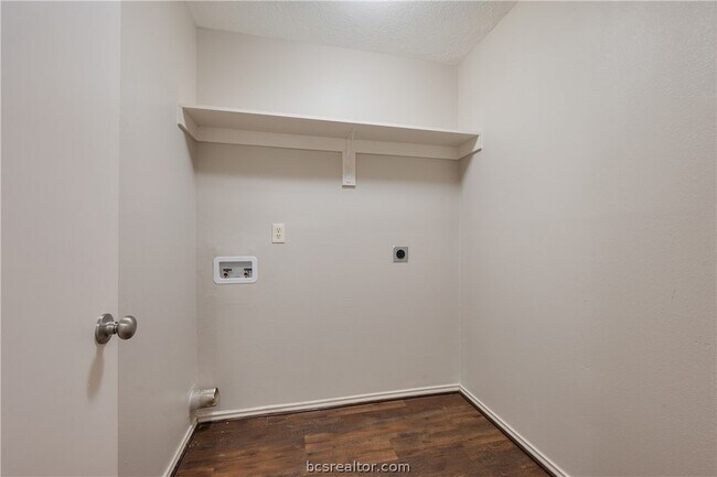 Building Photo - 1003 E 24th St