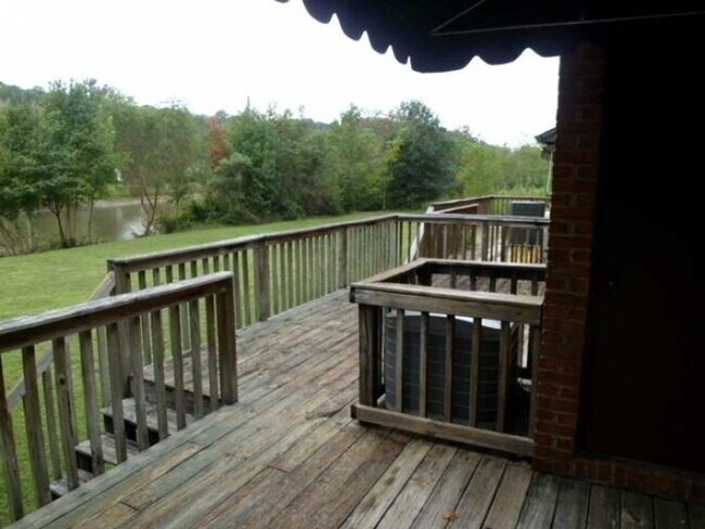 Building Photo - 2BR/2BATH Great School Zones! Available Summer 2026