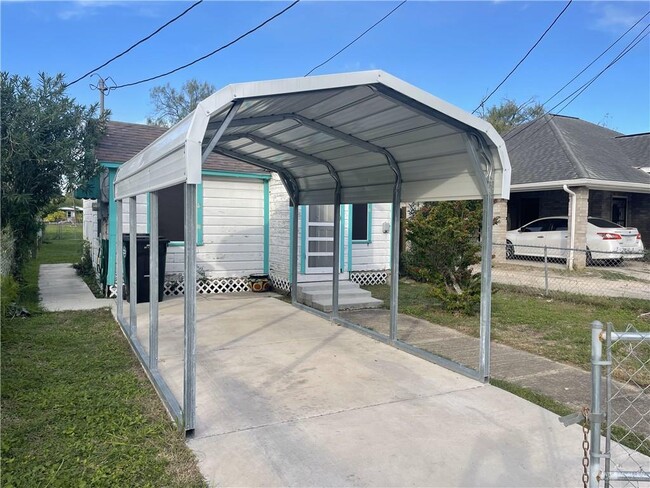 Building Photo - 14 E St