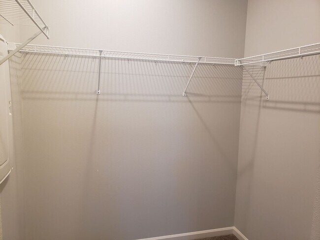 Building Photo - Reed's Crossing 2 bed/2.5 bath Townhome!