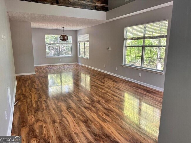 Building Photo - 3310 Southshore Ln