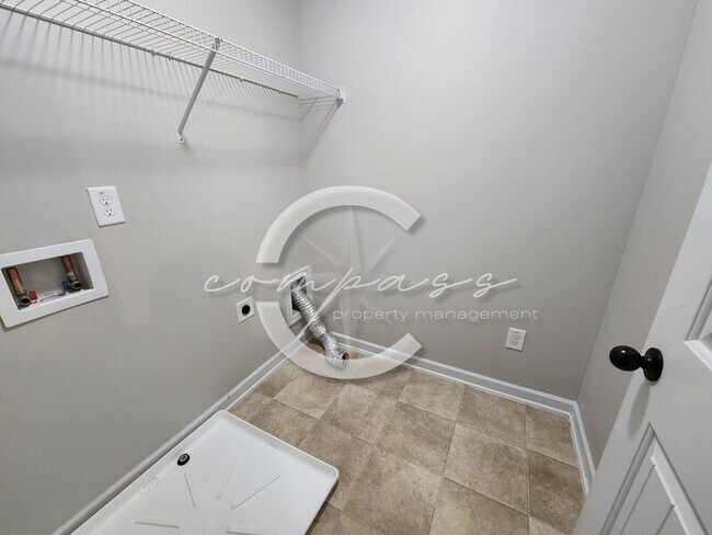 Building Photo - 6048 Oak Bend Ct