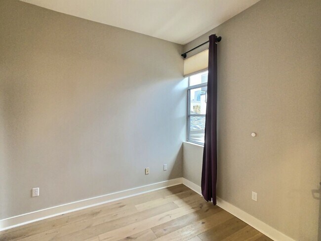 Building Photo - Beautifully Upgraded 2 Bedroom Condo with a Den in Downtown San Jose