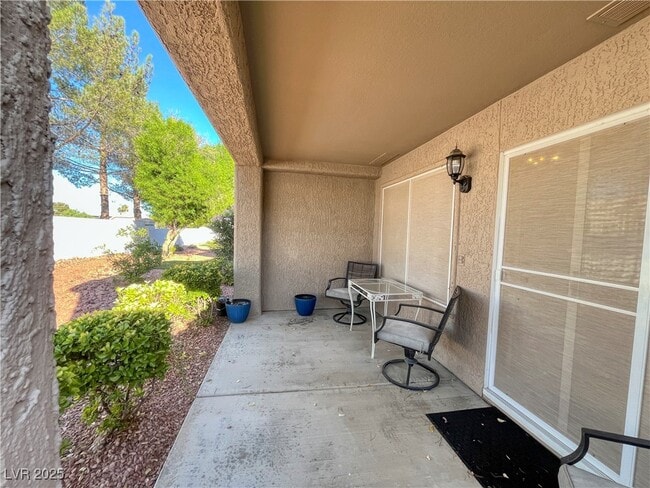 Building Photo - 8512 Desert Holly Dr