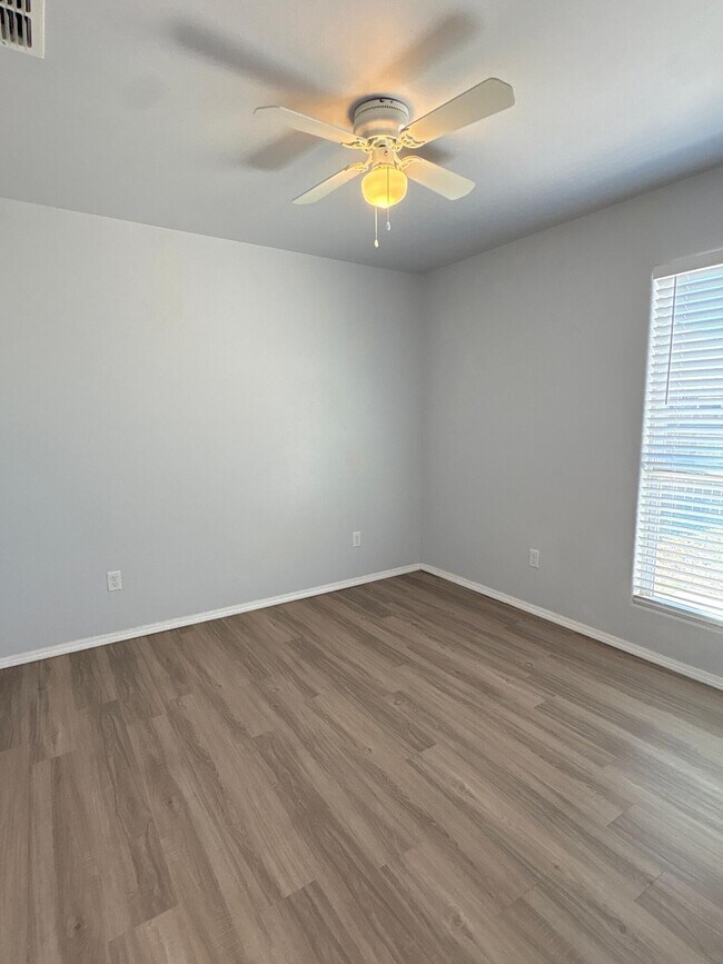 Building Photo - 5515 Kemper St