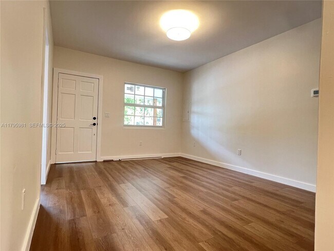 Building Photo - 315 NE 110th St