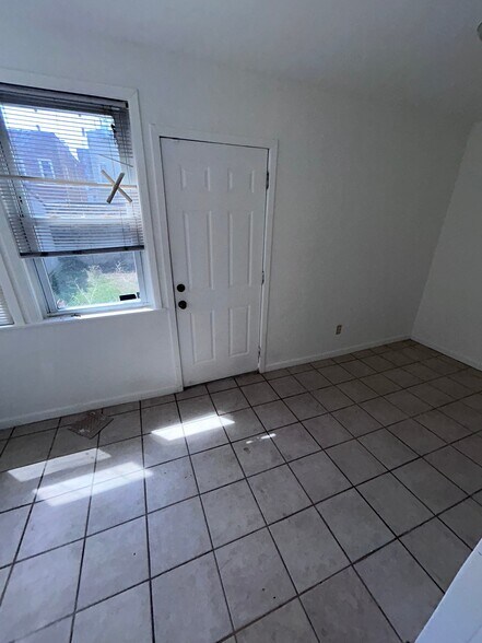 Building Photo - 636 E 230th St