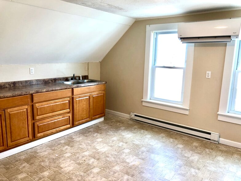 Kitchen - 72 Ash St