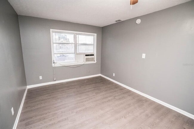 Building Photo - 2315 W Rio Vista Ave