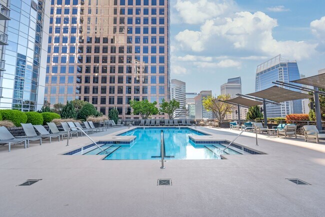Building Photo - 25th Floor Condo in the heart of Uptown!!