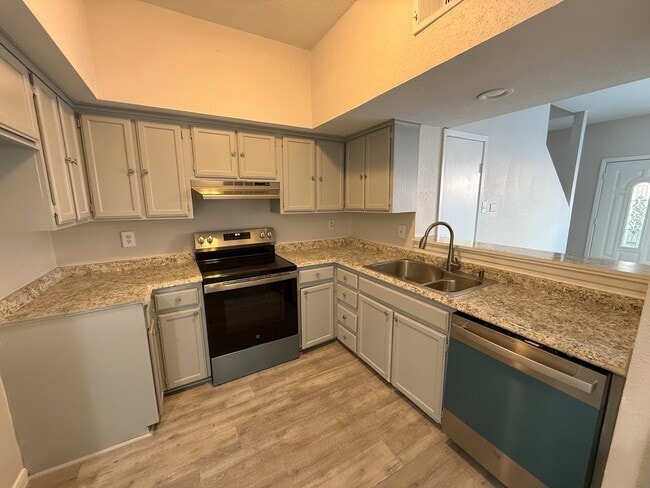 Building Photo - 8643 Village of Fondren