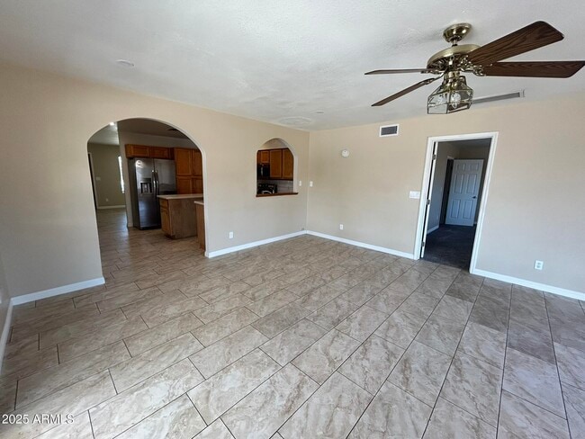 Building Photo - 523 N Los Feliz Dr