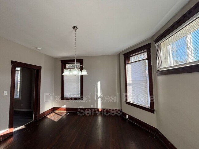 Building Photo - 810 Sunset Ave