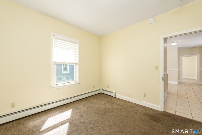 Building Photo - 108 Belden St