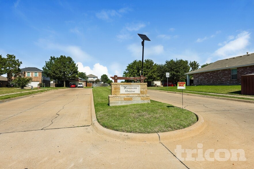 Building Photo - 2005 Brook Meadow Dr