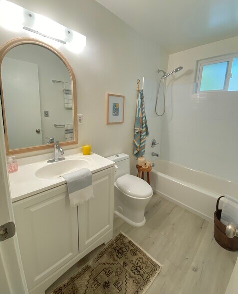 Building Photo - 2019 Curtis Ave