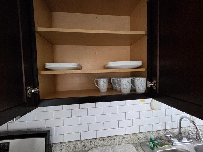 Building Photo - 3046 S Moreland Blvd