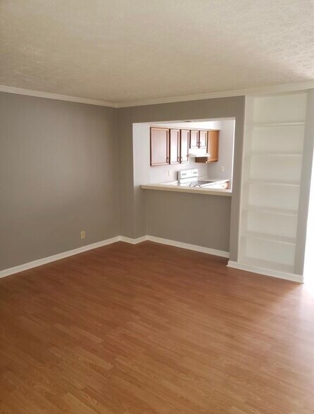 Building Photo - 445 Claircrest Dr