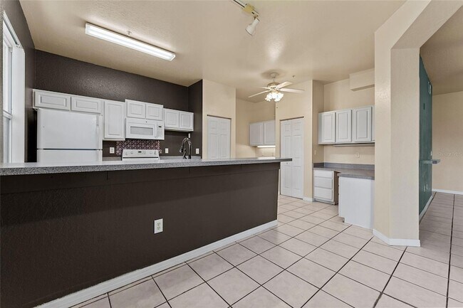 Building Photo - 5039 Sunridge Palms Dr