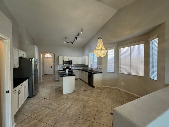 Building Photo - 4 Bedroom Home W/ Pool Available in Tatum Ridge Near Jomax Rd & N Tatum Blvd!