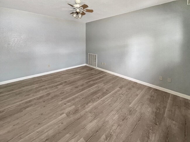 Building Photo - 1517 N Breckon Dr