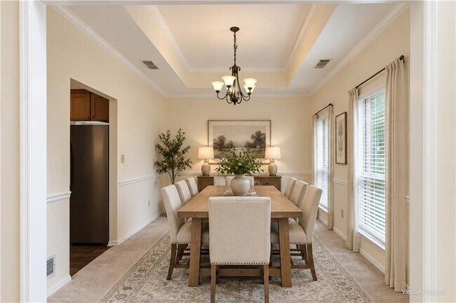 Building Photo - 10950 Pinehigh Dr