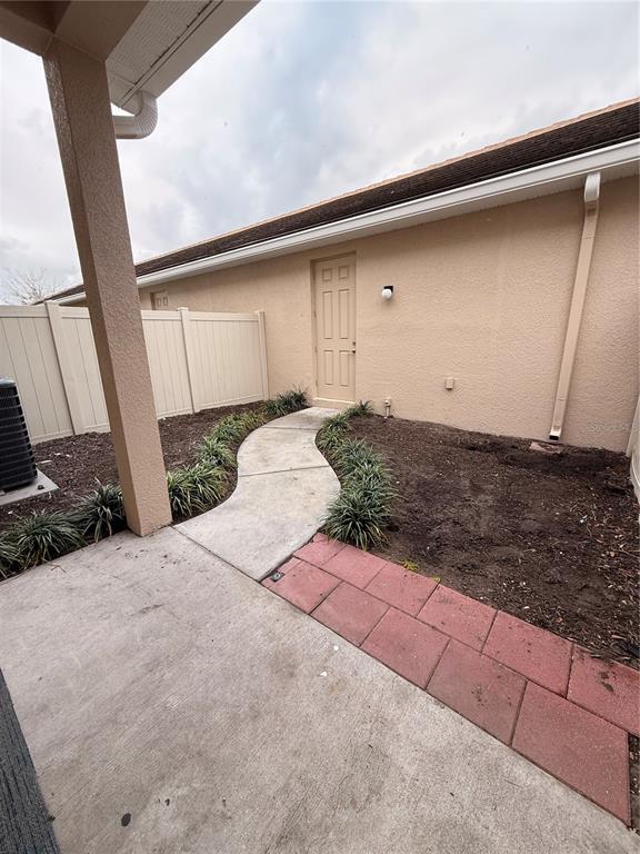 Building Photo - 11456 Center Lake Dr