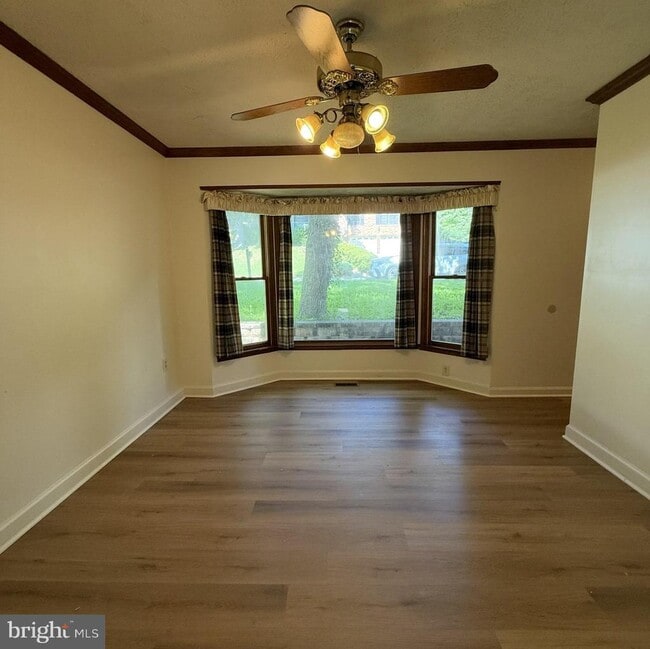 Building Photo - 15723 Edgewood Dr