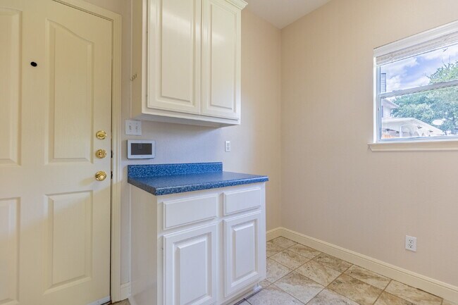 Building Photo - 1806 Three Forks