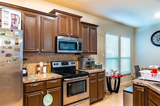 Building Photo - 333 Allerton Mews